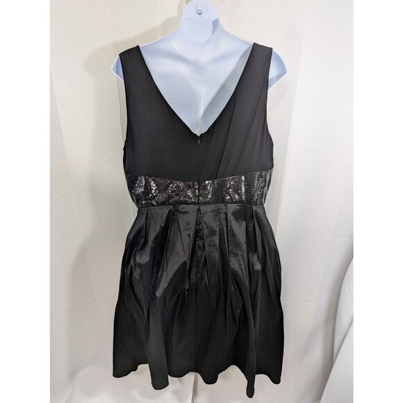 R & M RICHARDS! GORGEOUS BLACK SEQUINNED WAIST, TAFFETA SKIRTED DRESS! SZ 22W - Picture 5 of 9
